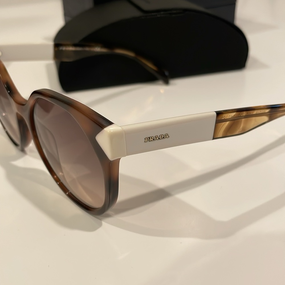 Prada sunglasses - Picture 5 of 7